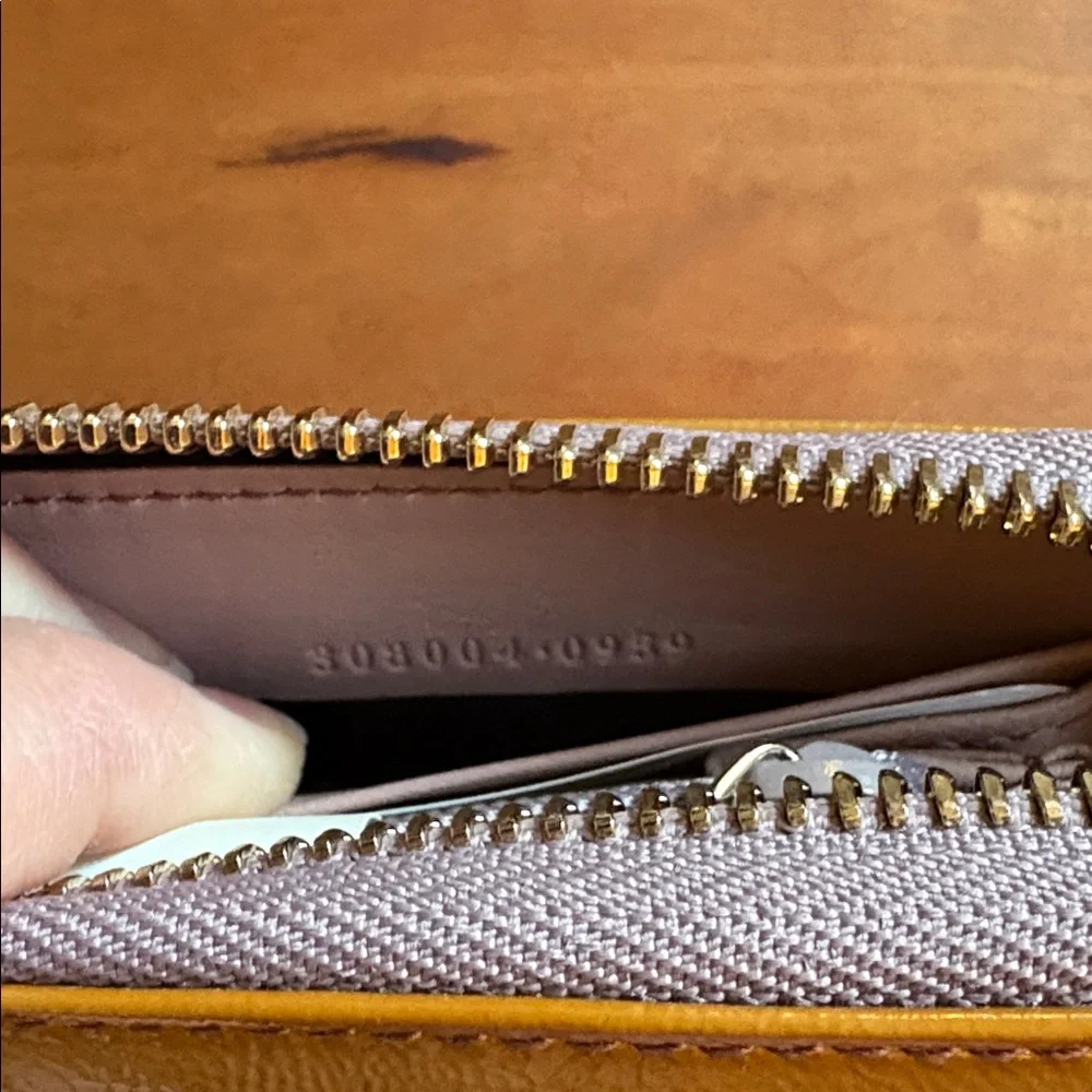 Brand new Gucci Soho Vernice Naplack zip around wallet - Picture 10 of 11
